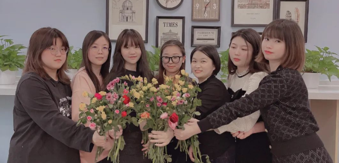 3·8妇女节——122cc太阳集成游戏科技鲜花萦绕，美好相伴